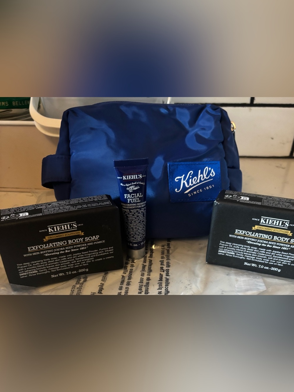NWT- Mens Kiehl's Navy Cosmetic Pouch with Skincare Trio